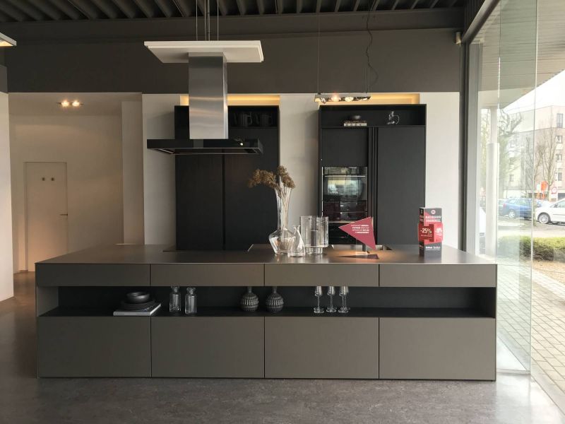 Comment assortir la couleur des meubles de cuisine à celle des portes ? Conseils pour harmoniser la couleur des meubles et des portes.